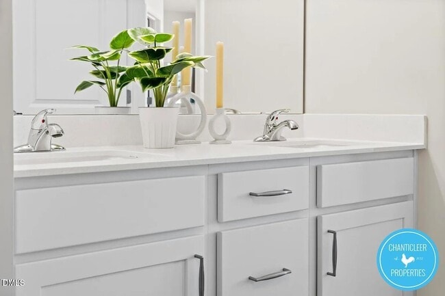 Building Photo - 20 Anastasia St