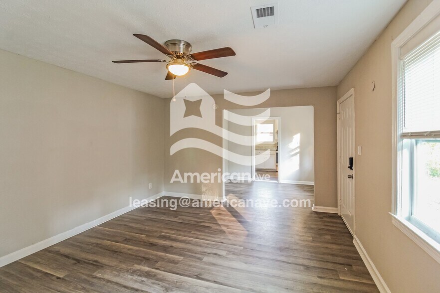 Building Photo - 3314 Albert St