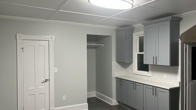 Building Photo - 130 Perkins Ave