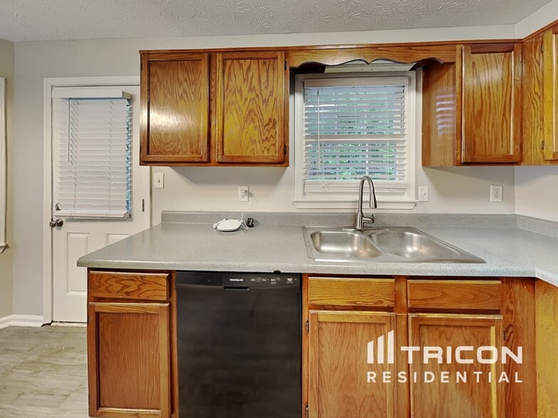 Building Photo - 123 Indian Hills Dr