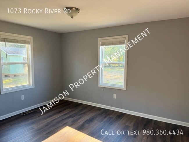 Building Photo - 1073 Rocky River Rd