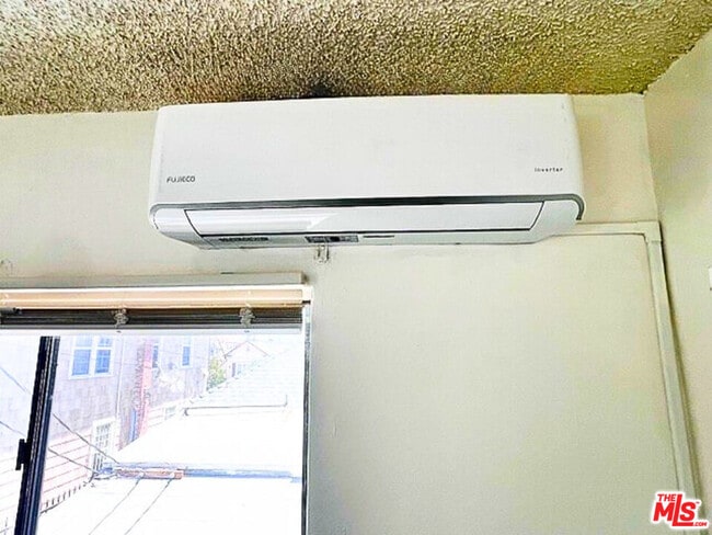 Building Photo - 1227 1/2 Normandie Ave