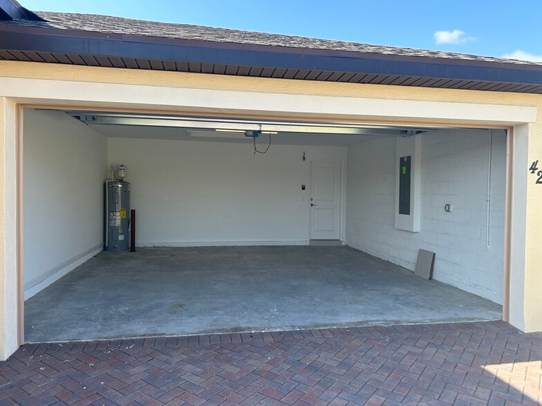 Garage - 4209 Longmour Ln