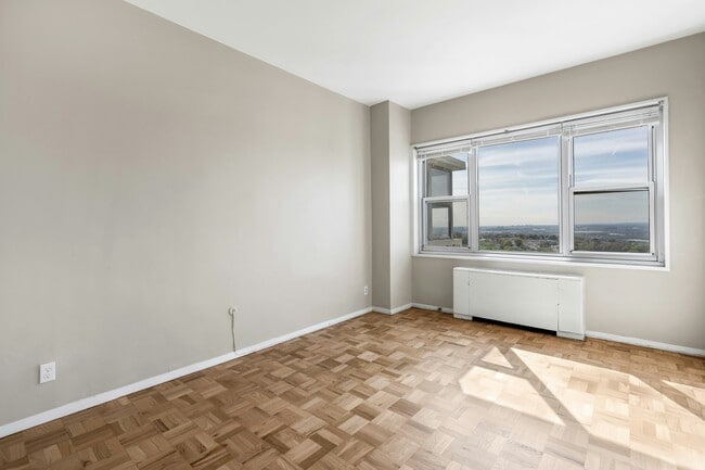 Building Photo - 2000 Linwood Ave