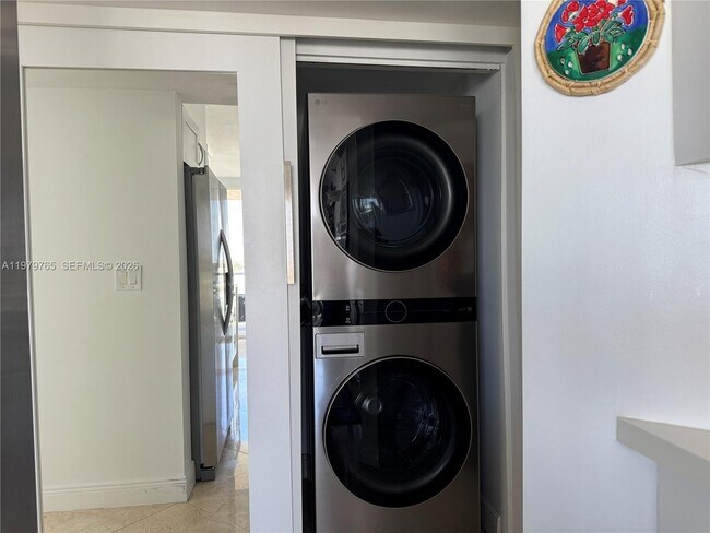 Building Photo - 7330 Ocean Terrace