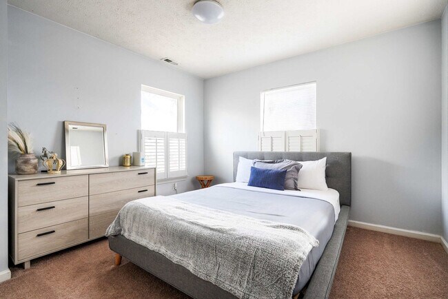 Building Photo - 2318 N New Jersey St