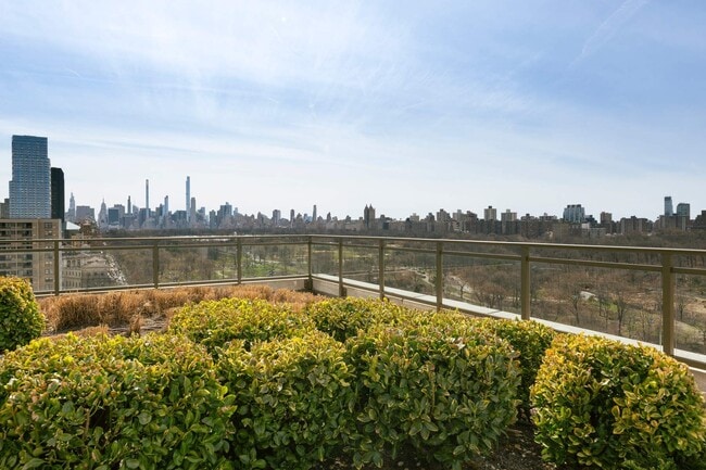 Building Photo - 1280 5th Ave