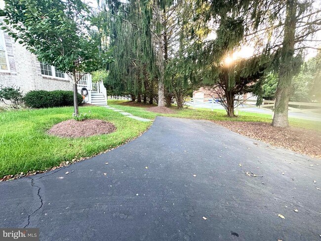Building Photo - 13116 Brushwood Way