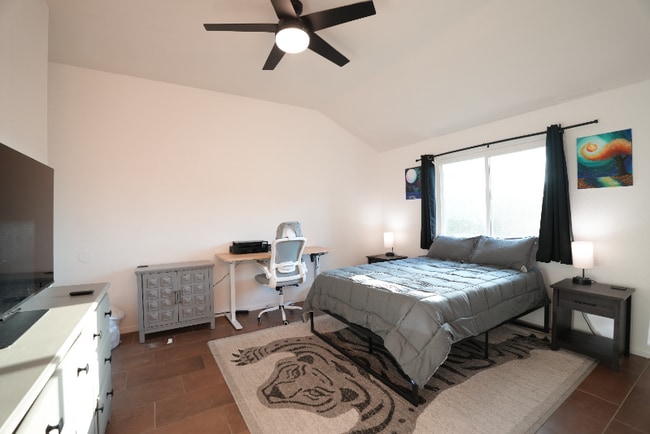 Building Photo - 804 Sylvia Ln