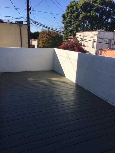 Building Photo - 3759 Lewis Ave