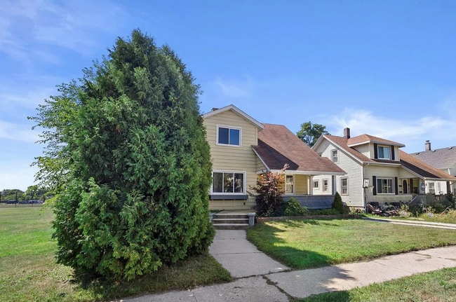 Building Photo - 1509 Kenosha SFH