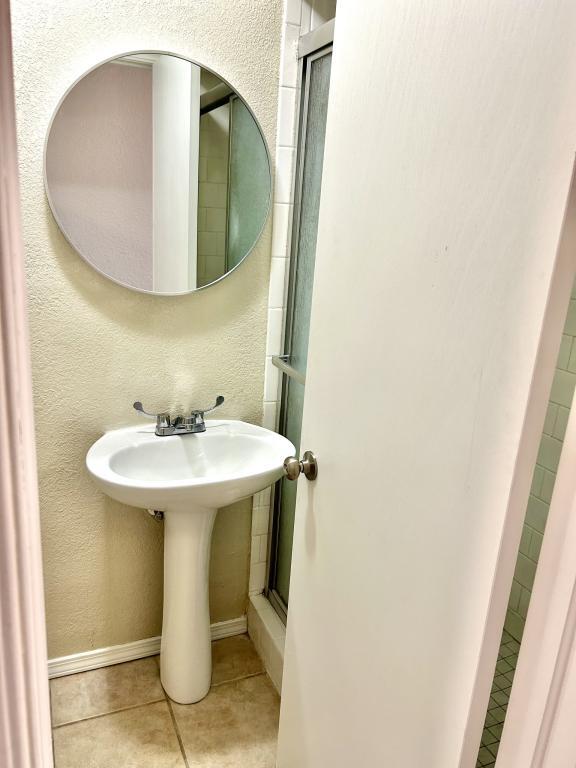 Building Photo - 424 N Webb Ave