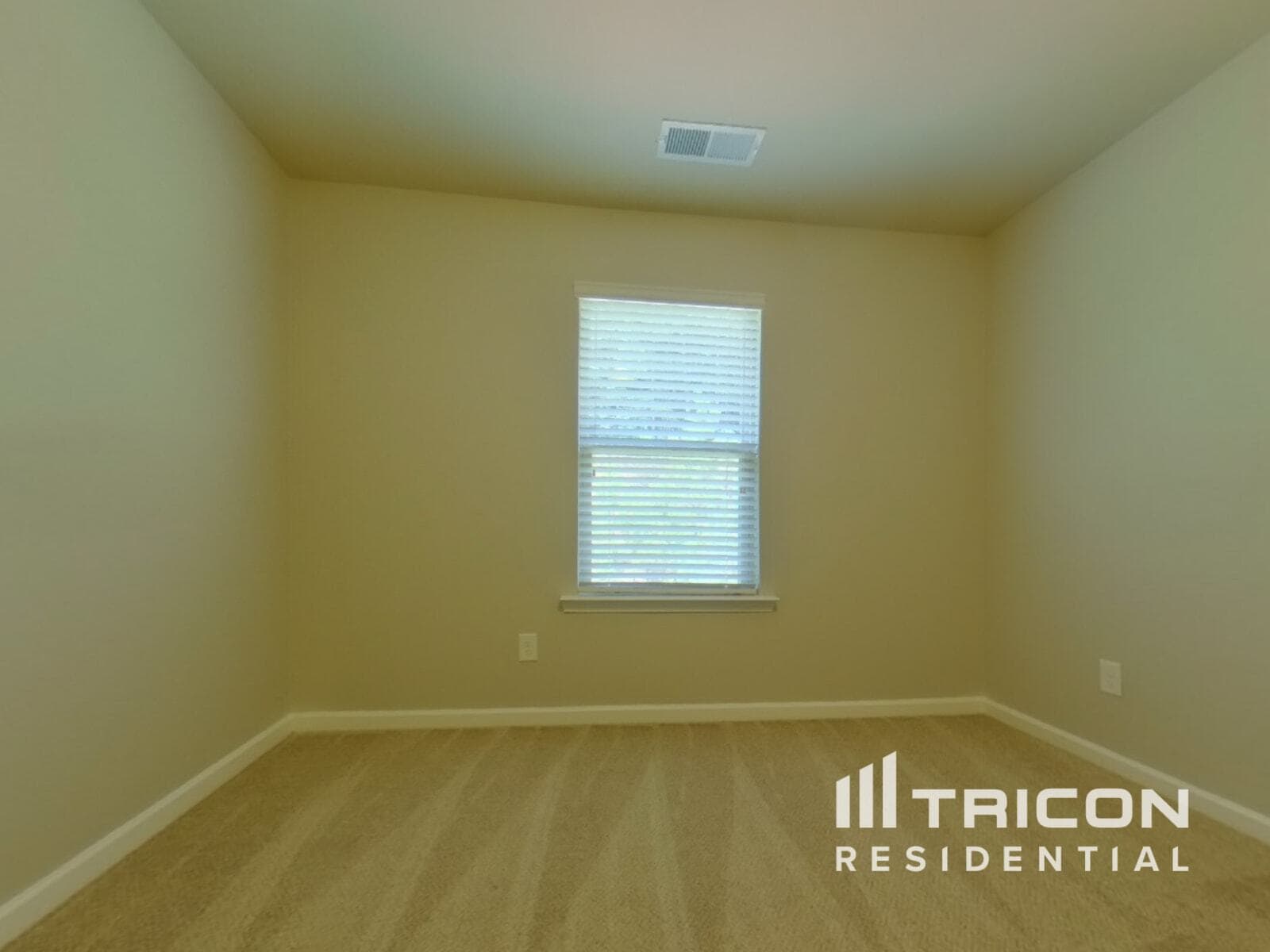 Building Photo - 3303 Lowland Dr