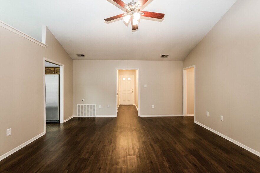 Building Photo - 10340 Palmer Cove