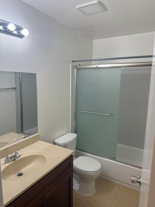 Building Photo - Charming 2-Bedroom Condo in Prime Walnut C...