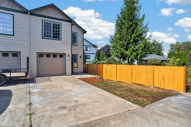 Building Photo - 18055 SE Bluff Rd