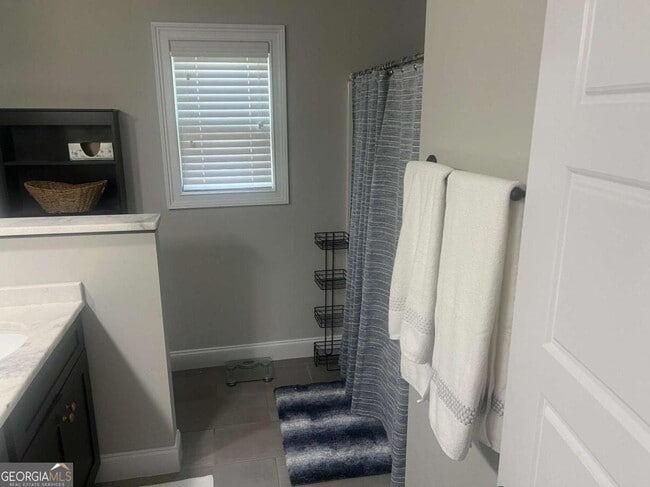 Building Photo - 100 Newport Ave