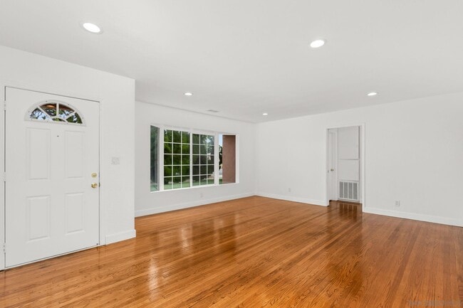 Building Photo - 614 5th Ave