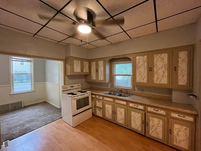 Building Photo - 702-704 Grant St