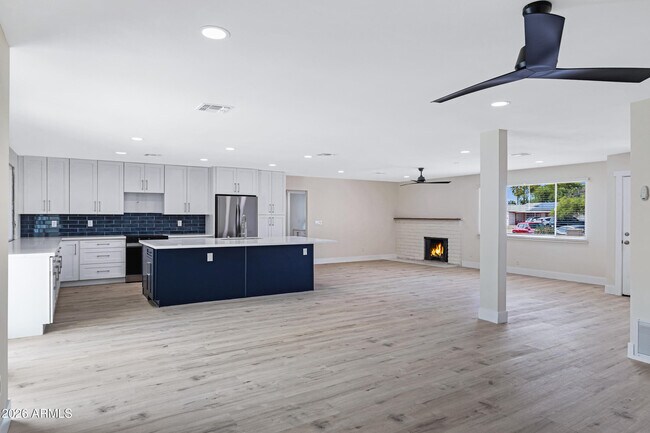 Building Photo - 3921 S Kenneth Pl