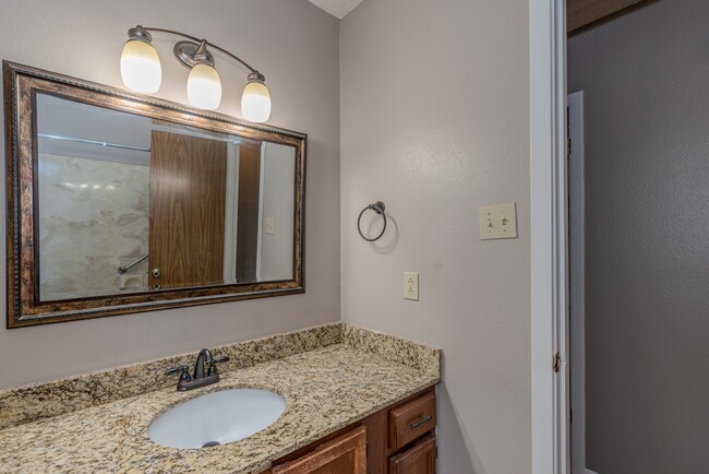 Building Photo - 6638 Lexington Dr