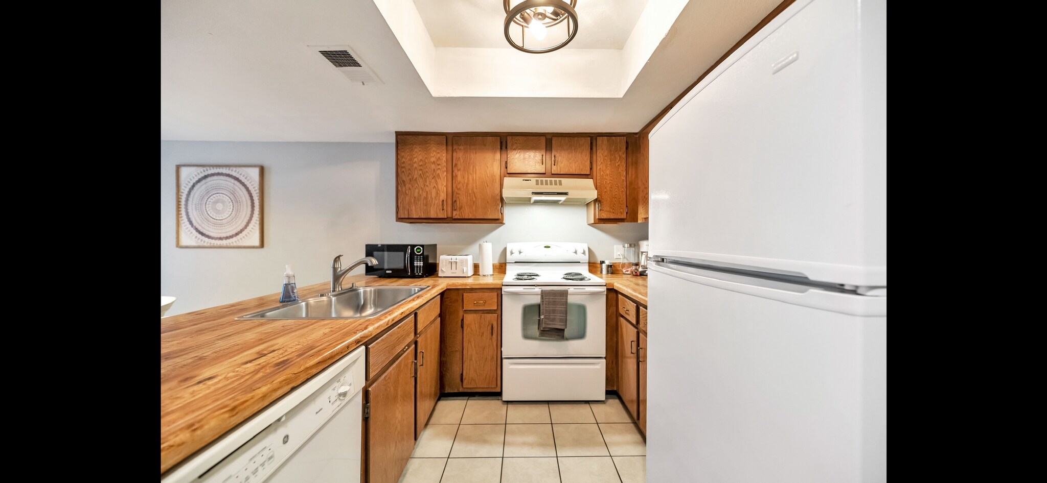 Building Photo - 122 S Hardy Dr