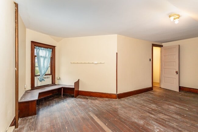 Building Photo - 273 S Hanover St