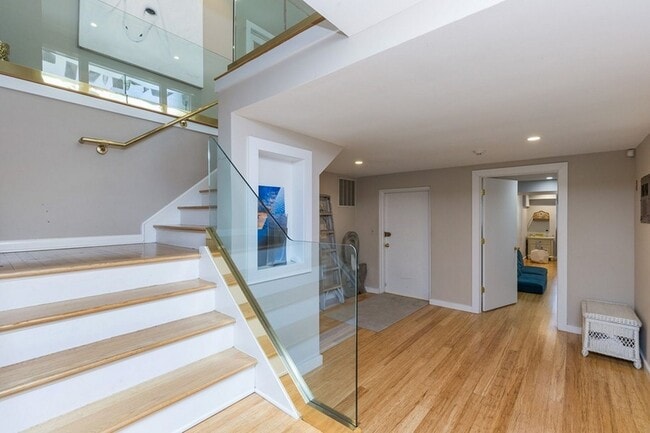 Building Photo - 192 Stonehurst Dr