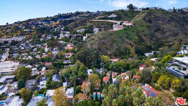 Building Photo - 1760 Nichols Canyon Rd