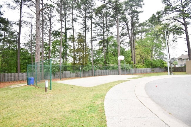 Building Photo - First Two Weeks Rent Free!! 3 Bedroom 2.5 Bathroom Townhome