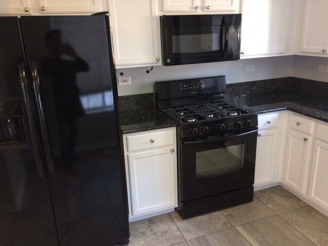 kitchen - 4642 Magnolia Ln