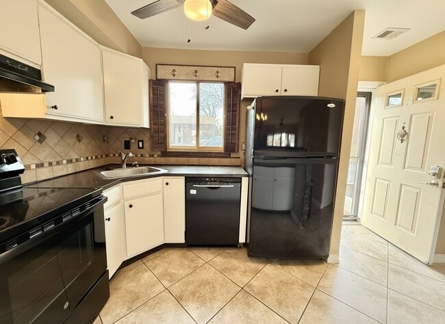 Building Photo - 1 Kings Ct