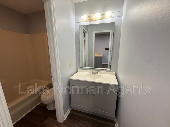 Building Photo - 435 3rd Ave Dr SE