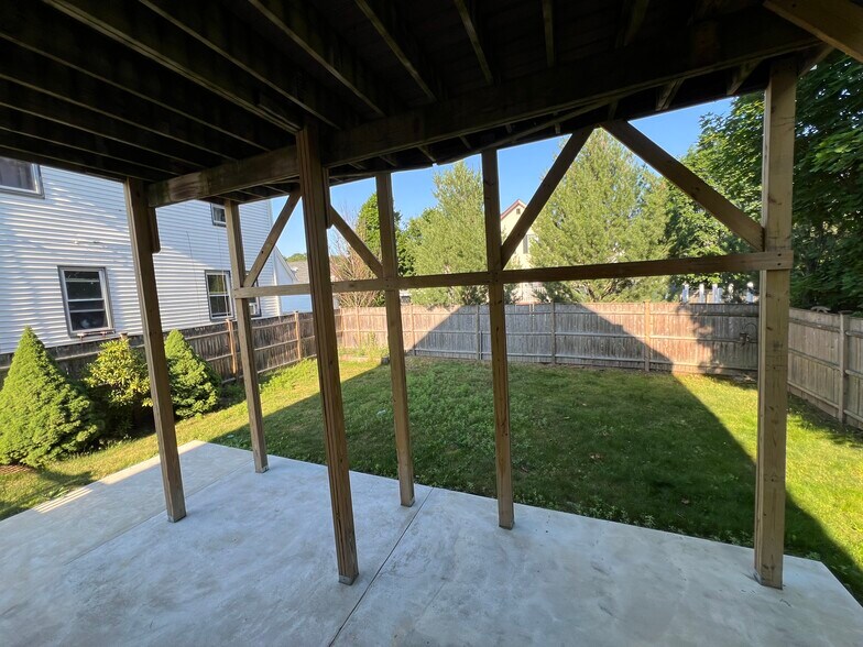 Building Photo - 27 Willard St