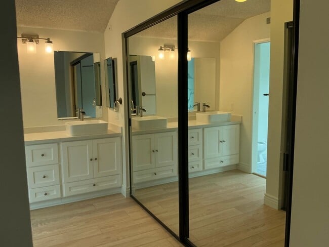 Building Photo - Charming 4 Bedroom 2 Bath 2 Story Home in the City of Fullerton