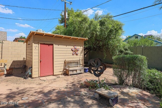 Building Photo - 57 W Lewis Ave