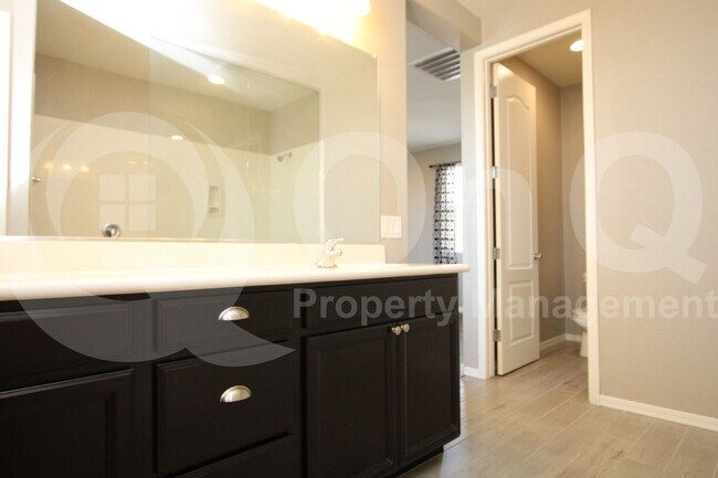 Building Photo - 17120 N 9th Pl