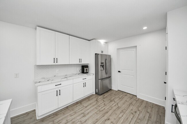 Building Photo - 7003 Darien St