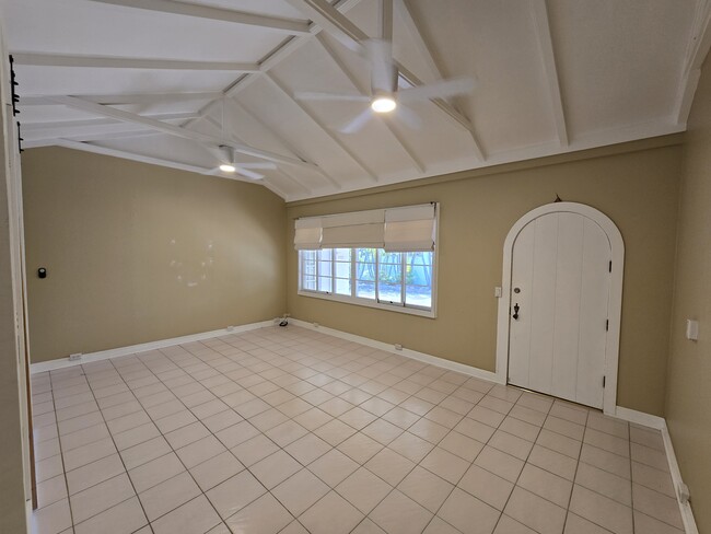 Building Photo - 4526 Aukai Ave