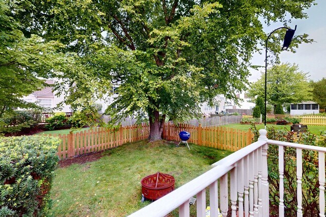 Building Photo - 1657 Fairport Dr