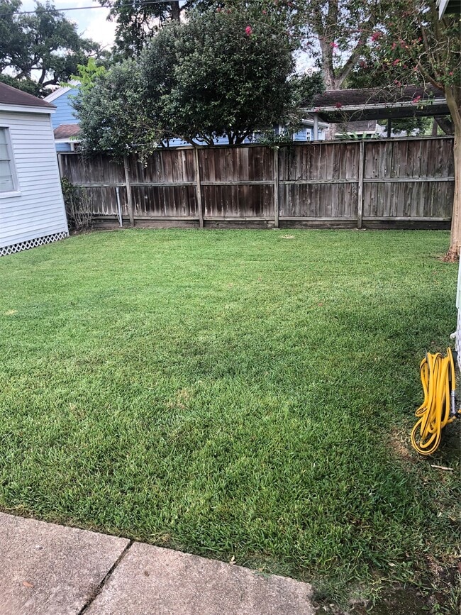 Building Photo - 914 E 25th St