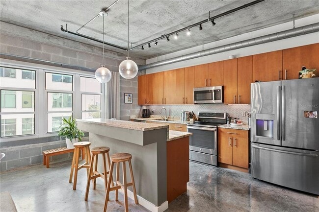 Building Photo - 1212 E Whiting St