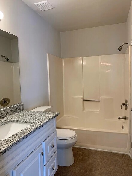 Building Photo - 104 Susan Dr