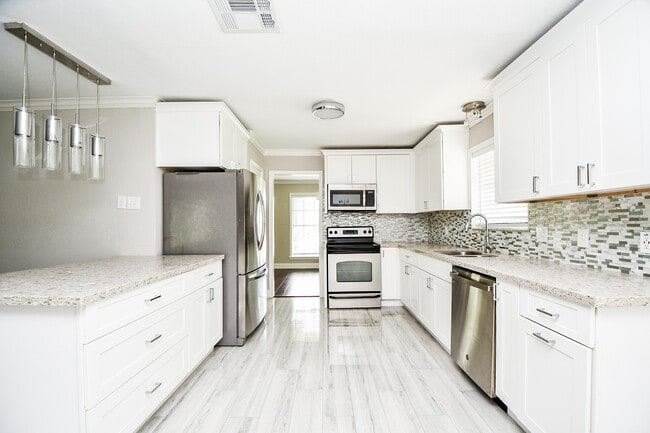 Building Photo - 4310 Woodvalley Dr