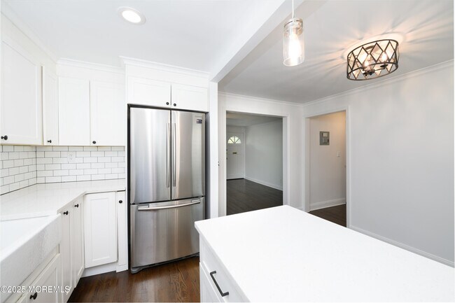 Building Photo - 158 Manor Dr