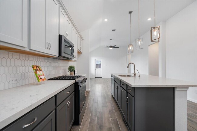 Building Photo - 6611 Canary Knl Ct