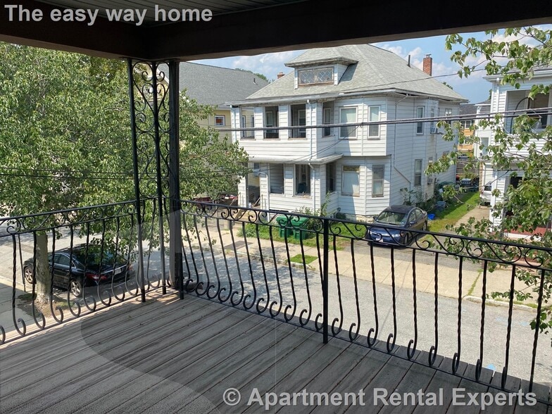 Building Photo - 96 Capen St