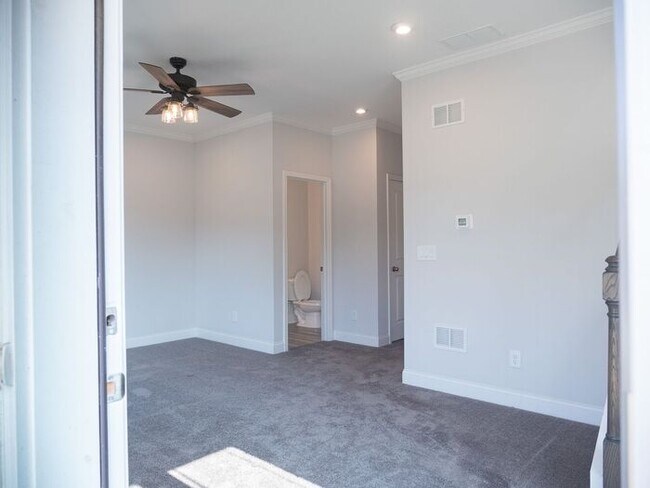 Building Photo - 625 Tiller Wy