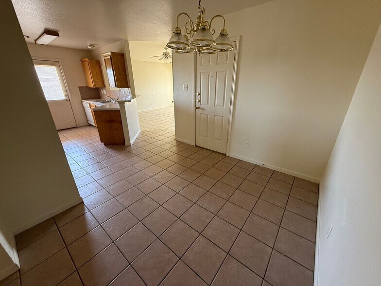 Building Photo - 1309 Nicholas Cir