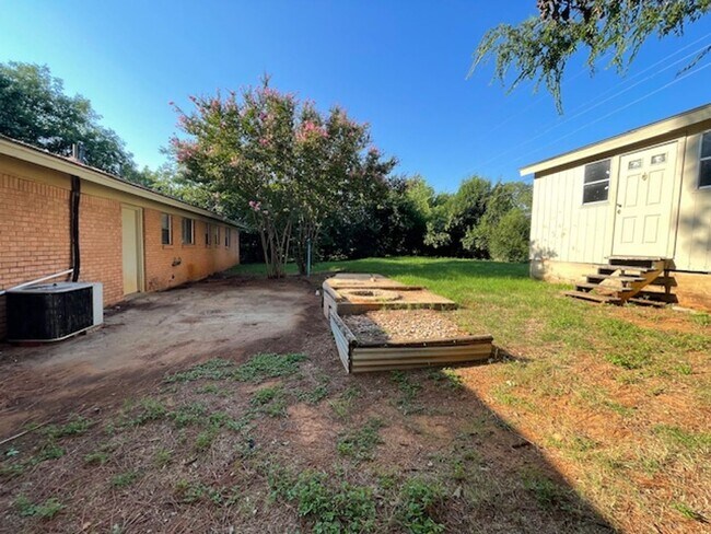 Building Photo - 1329 Harrison Ln